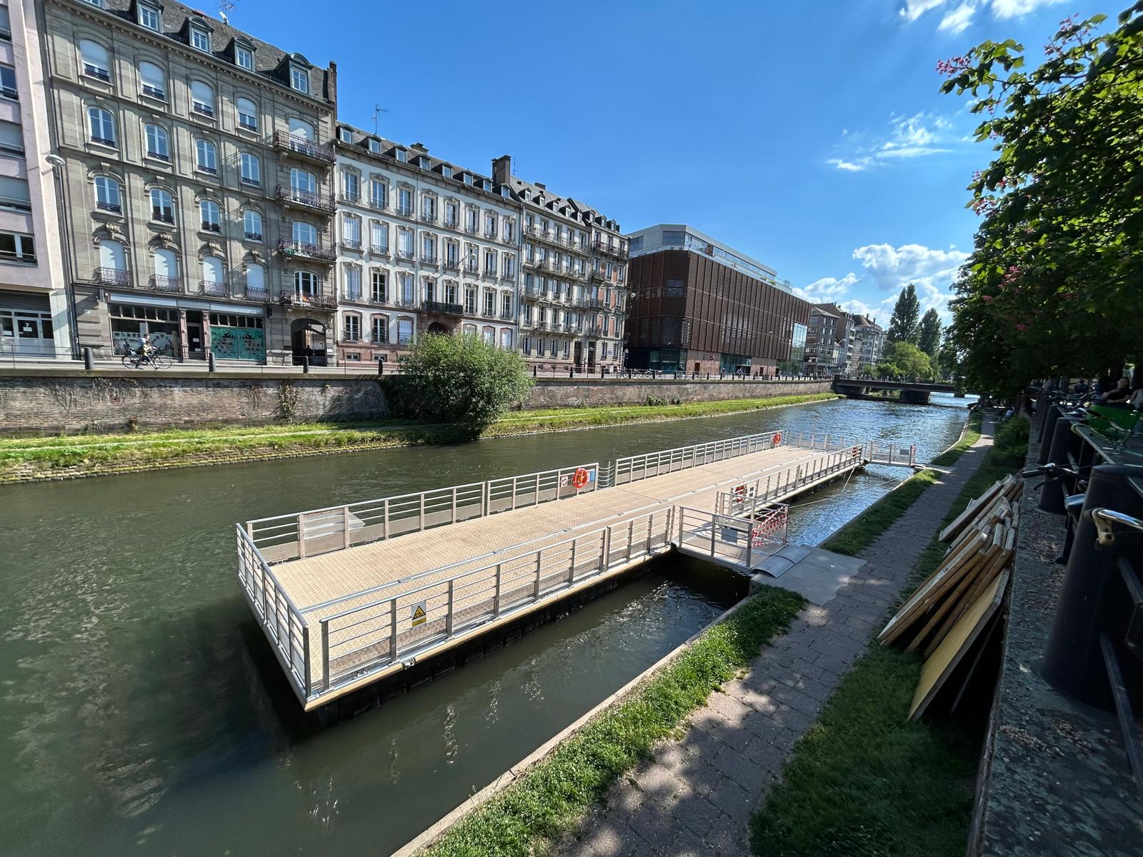 Une terrasse flottante à Strasbourg