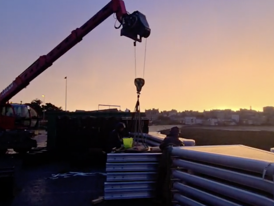 Installation de pannes flottantes pour l'aménagement portuaire à Saint-Malo – Locaponton