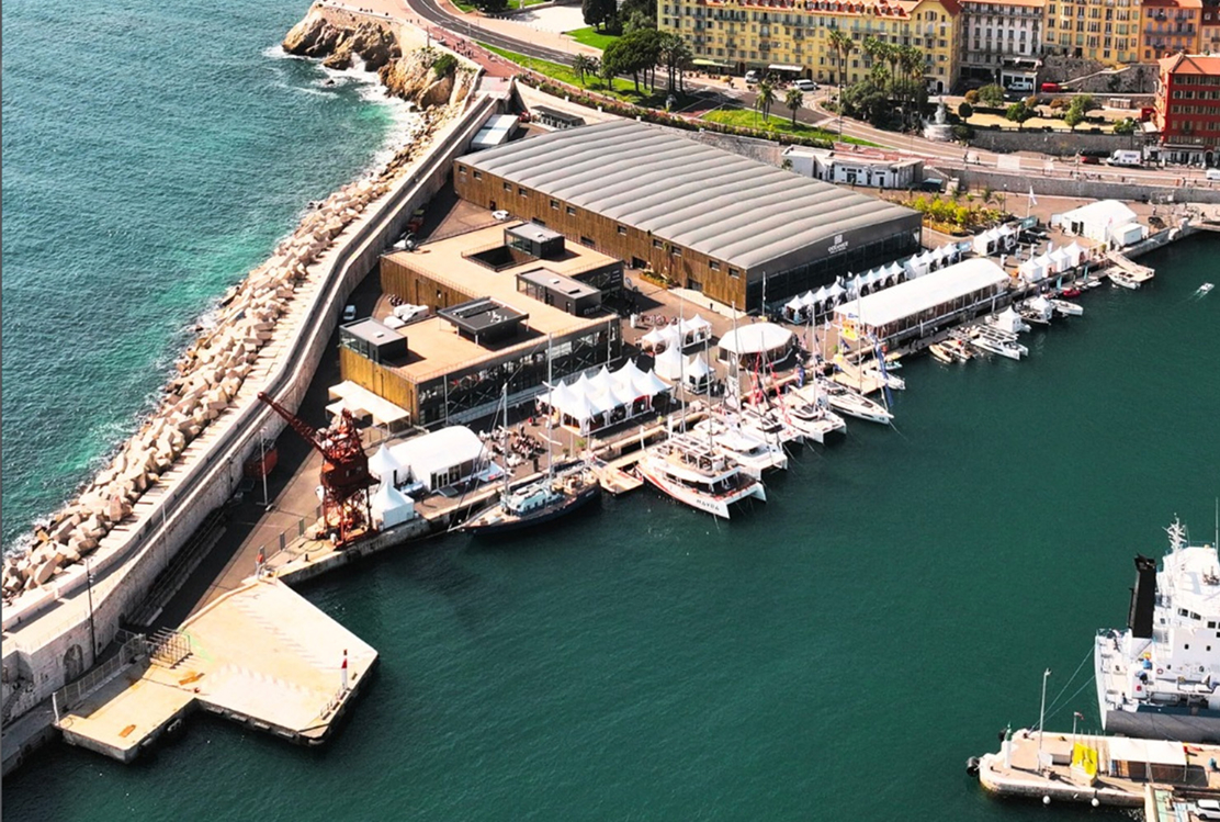 Vue aérienne des pontons flottants Locaponton installés au quai Infernet lors du Nice Boating Tomorrow 2026, port de Nice