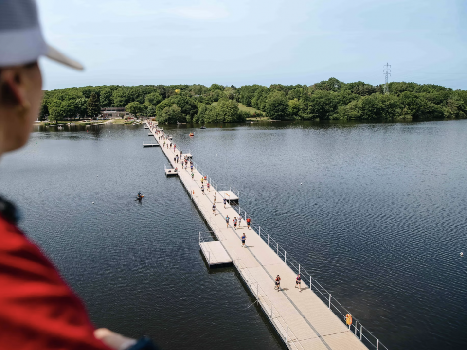 Traversée flottante installée par Locaponton pour le Marathon de Nantes 2026 sur l’Erdre